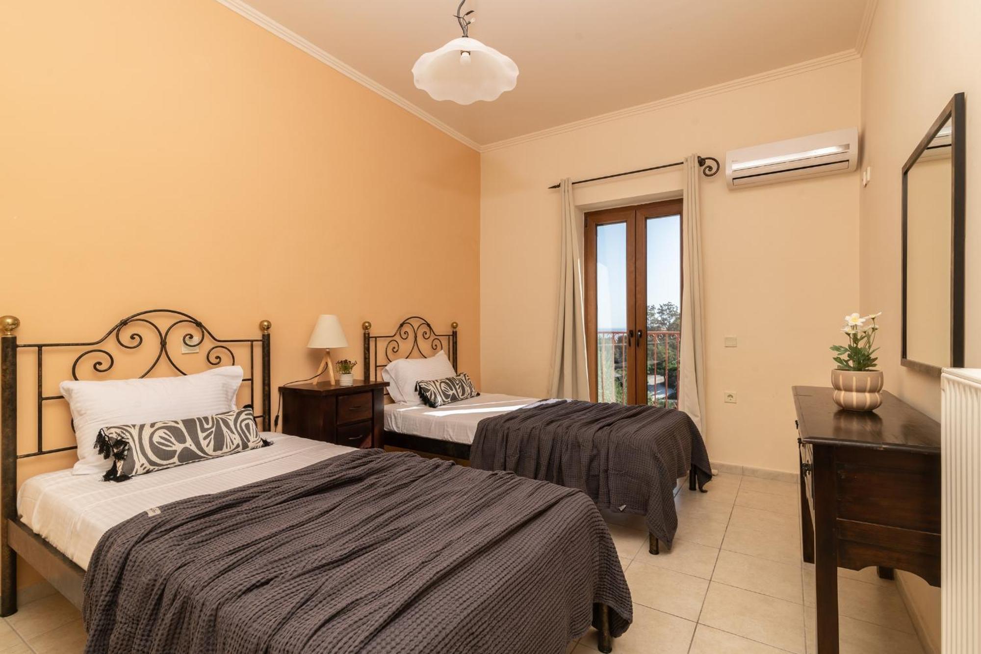 Villa Elegance - Andon & Yiota *